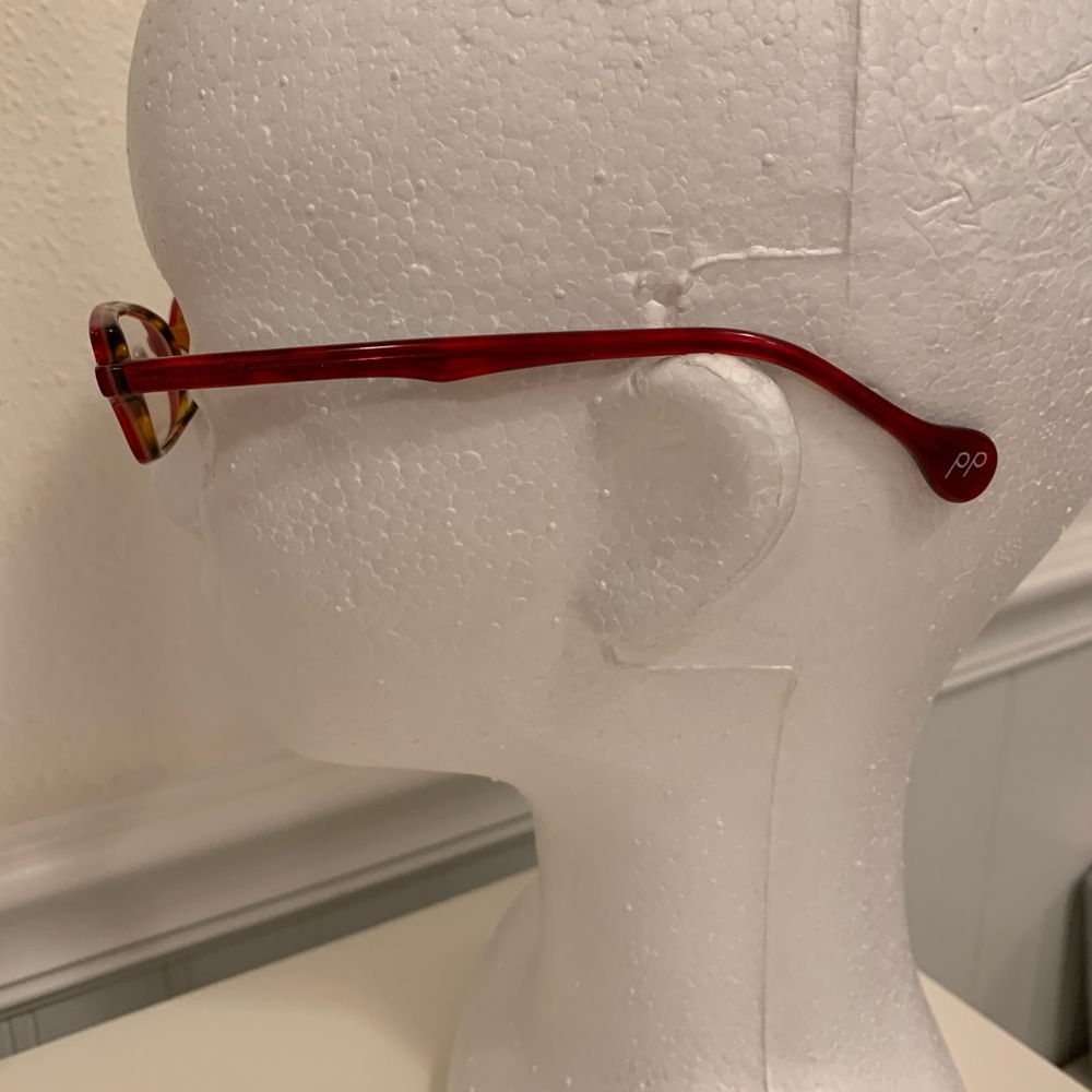 Red frames - Picture 2 of 3